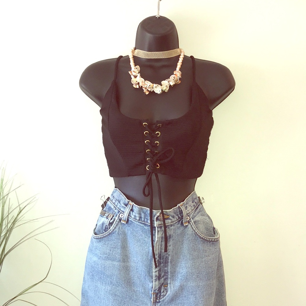 ⚡️Sale ⚡️Black crop top perfect for layering ✨